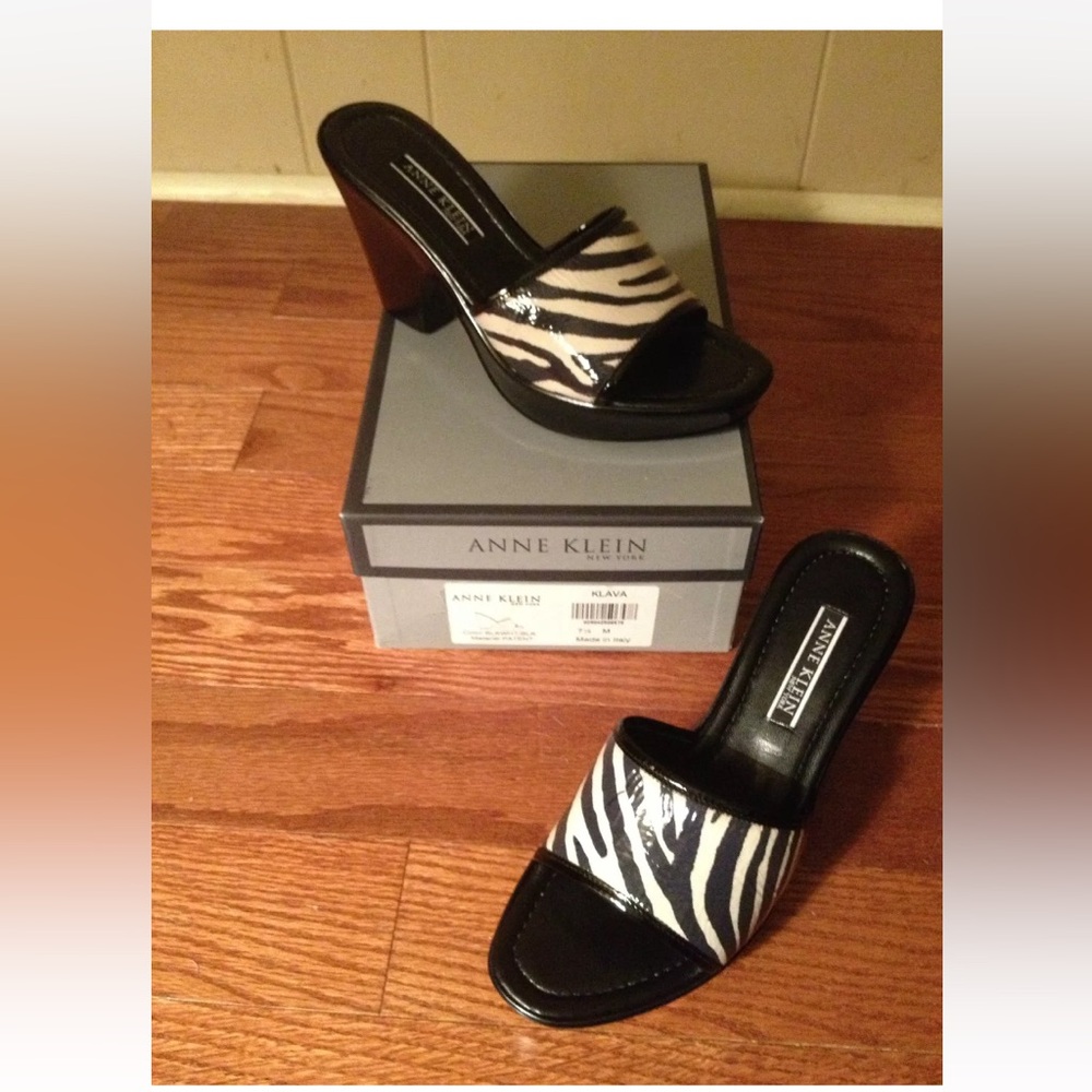 NIB Anne Klein New York “Klava” Open Toe Heels Size 7.5 Black & White
